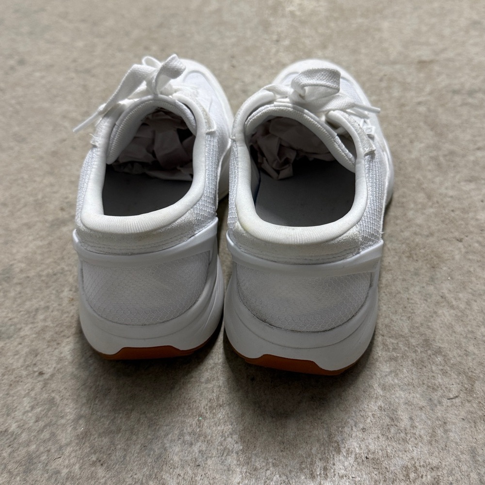KIZIK Women’s White Lace-Up Tennis Shoes Size 9.5 (43) - Picture 3 of 5